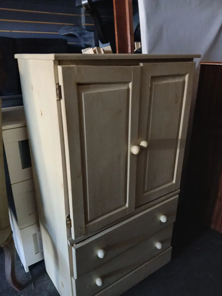 dresser thumbnail