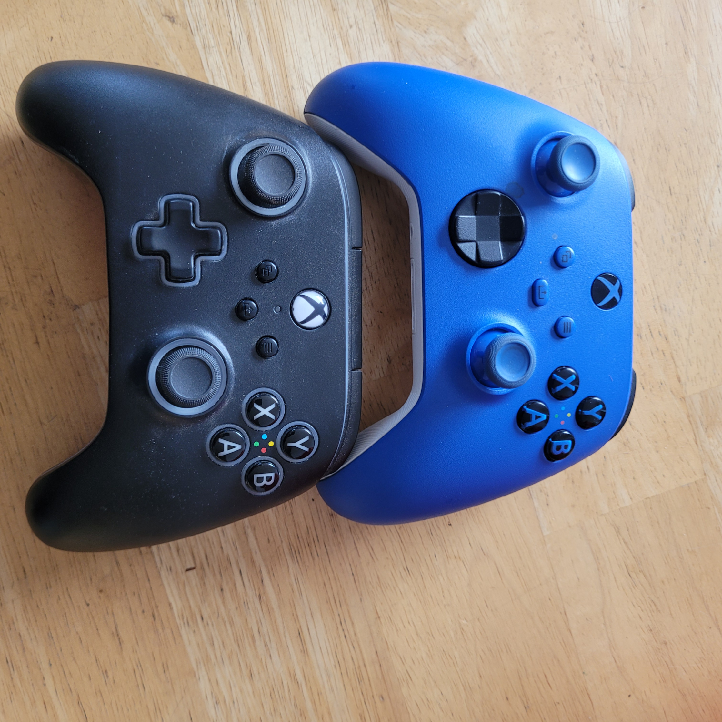 1TB Xbox Series X Console  2 controllers. - photo 2