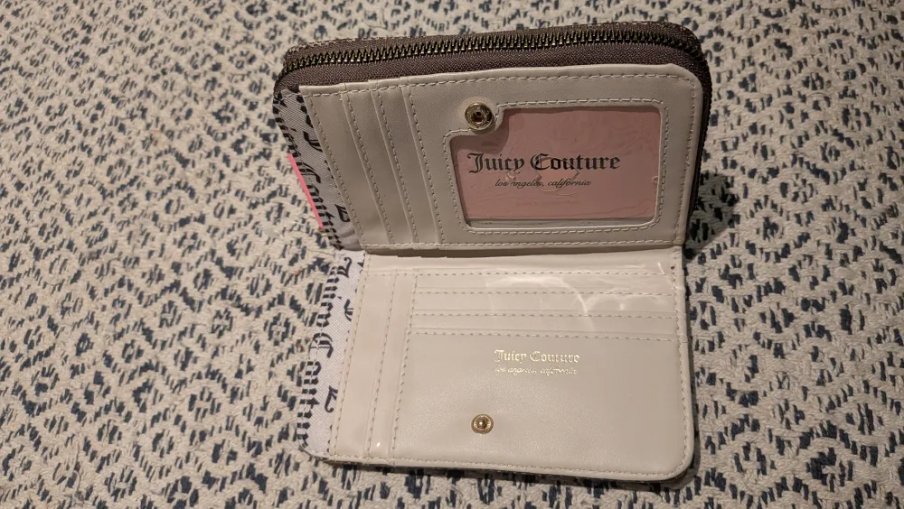 Juicy Couture Wallet w/Victoria's Secret key change purse image indicator(2)