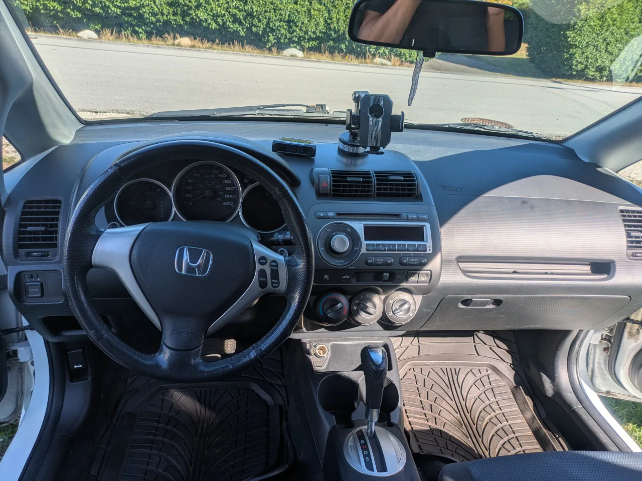 2008 Honda Fit 5dr HB Auto Sport. BC LOCAL VEHICLE- White image indicator(10)