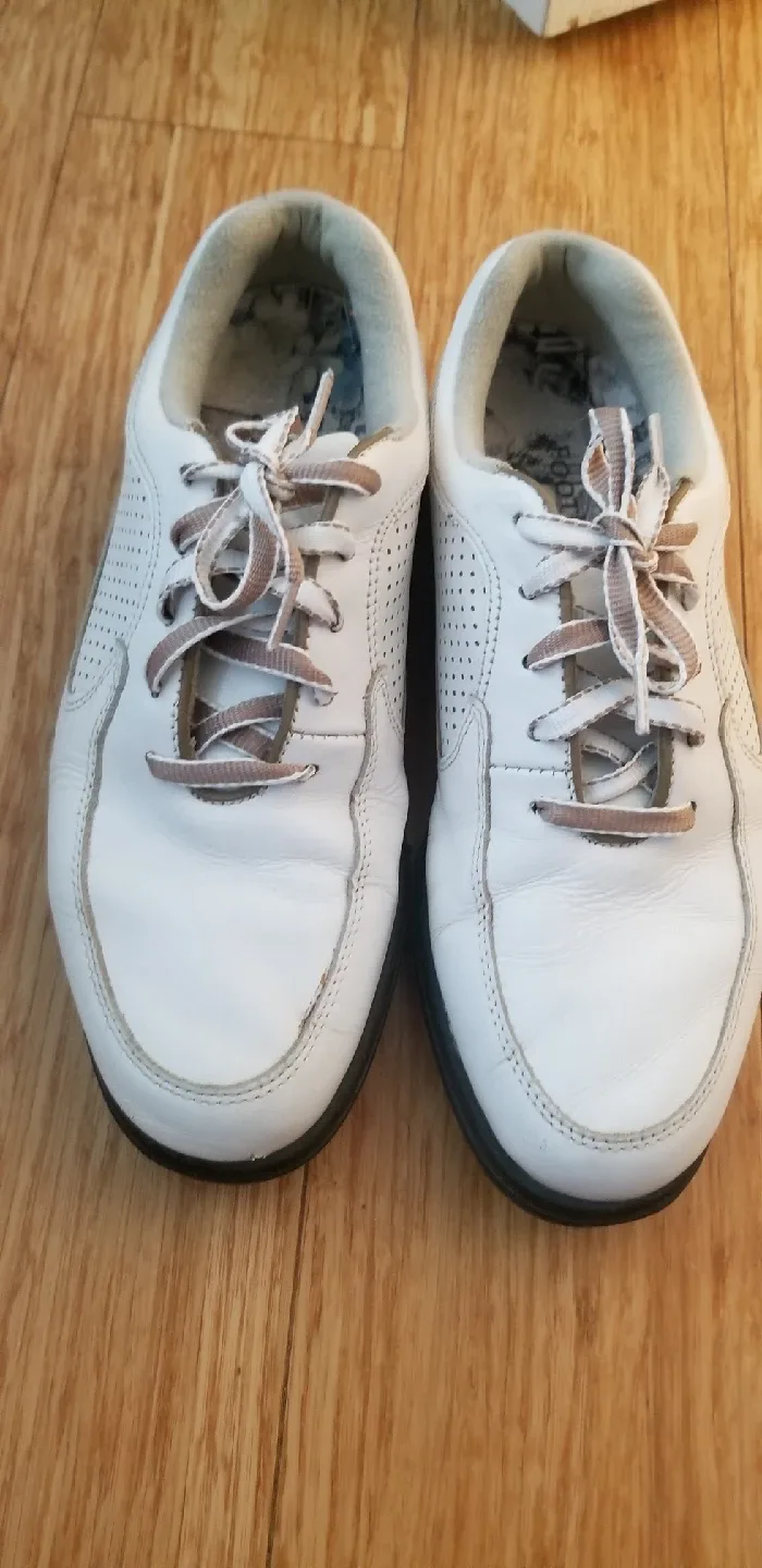 FootJoy womens golf shoes - 6 ½ thumbnail