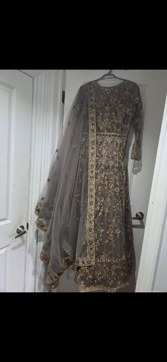 Brand new party /weeding dress-never worn thumbnail