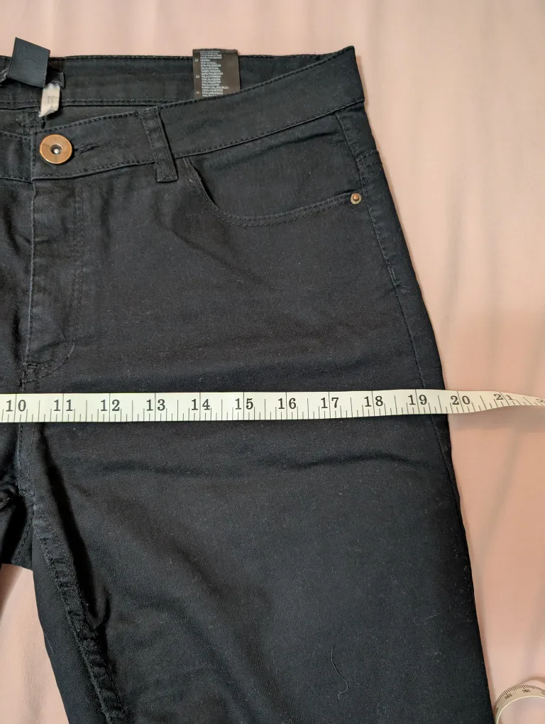 H&M Black Jeans - Size 12 image indicator(6)