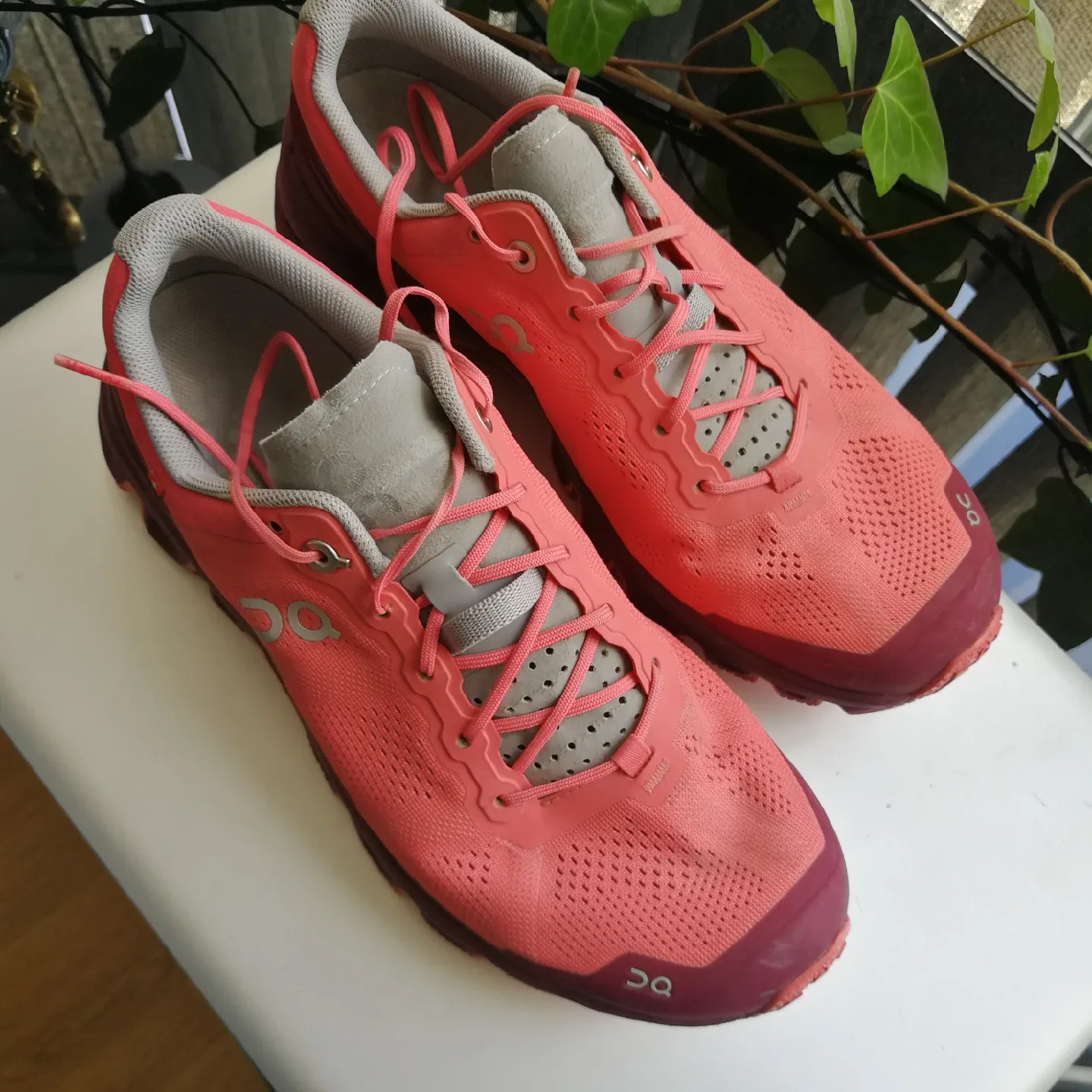 On Women's Running Shoes - Size US 8.5 image indicator(4)