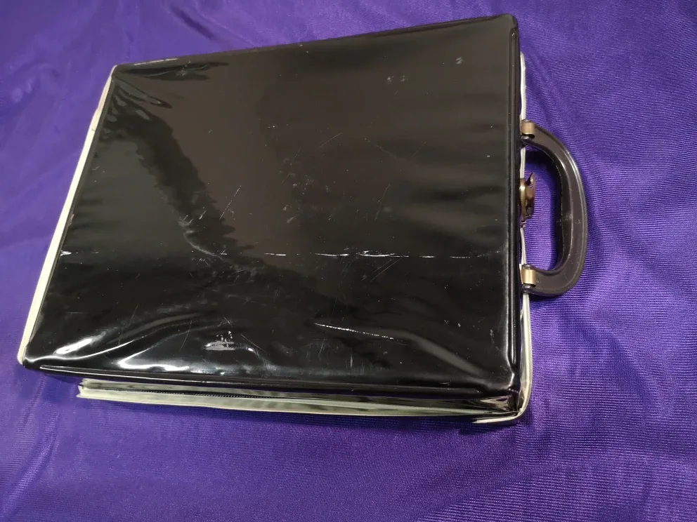 ⭐1963 Vintage Barbie Case with Barbie, Midge, Skipper + Wardrobe image indicator(8)