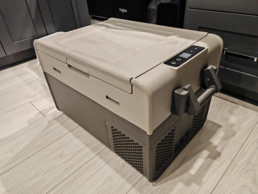 Portable Fridge/Freezer with 12V car plug and 110V adapter image indicator(2)