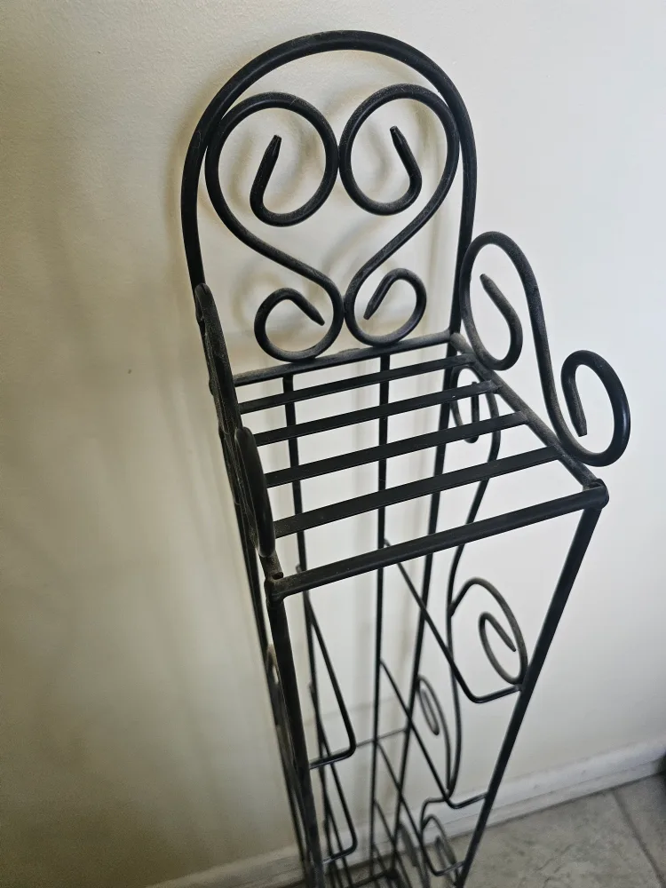 Black Metal Magazine Rack image indicator(2)