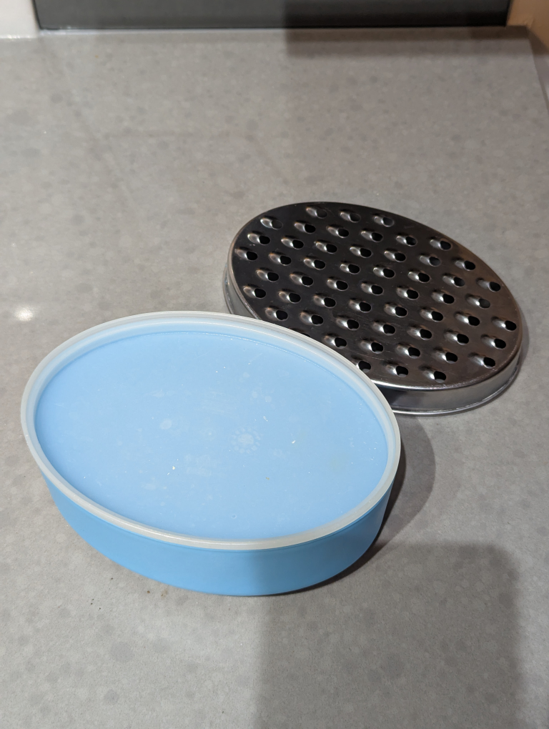 Stainless steel cheese grater with lid - photo 2