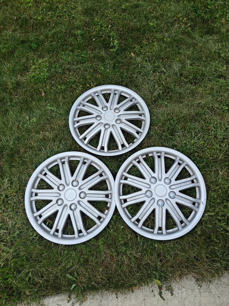 Set of 3 17" Hubcaps thumbnail