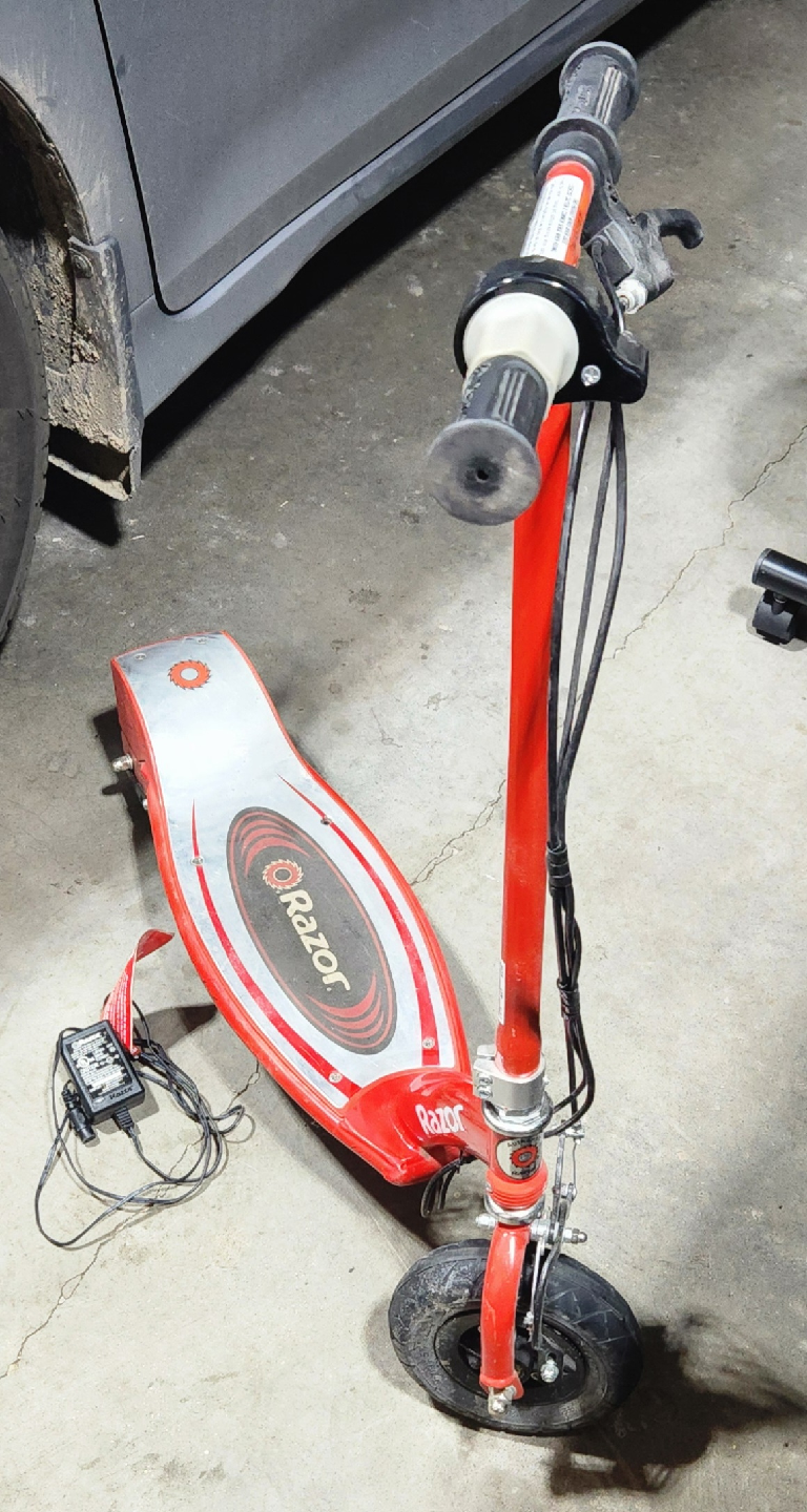 Razor Electric Scooter - Red and Silver - photo 2
