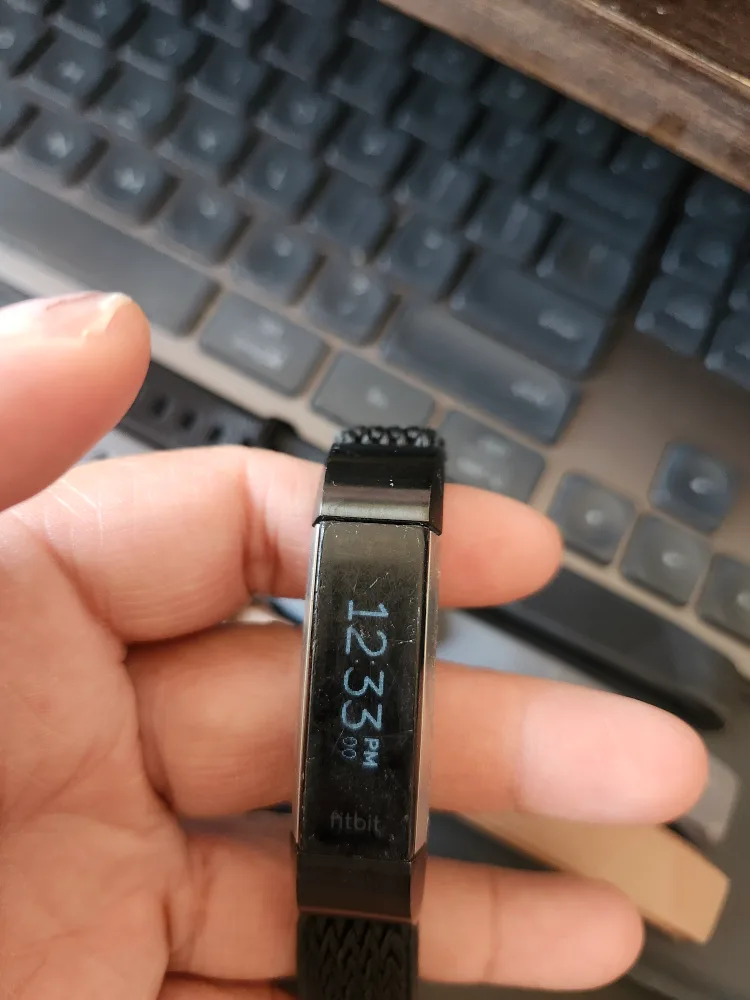 Fitbit alta HR with Bands & Charger LG thumbnail