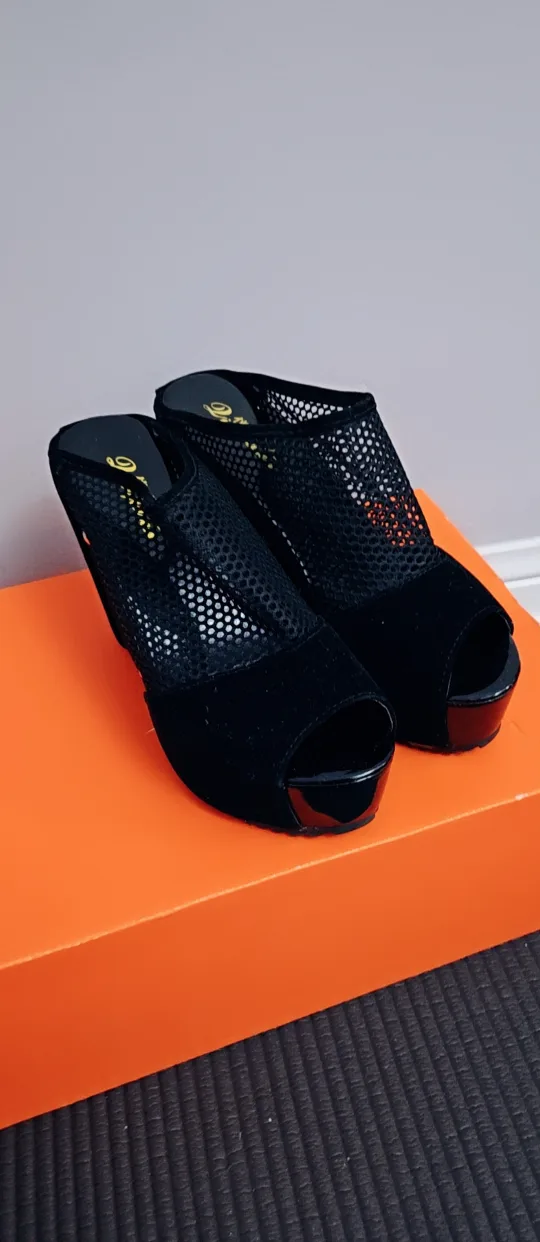 Black Platform Heels thumbnail