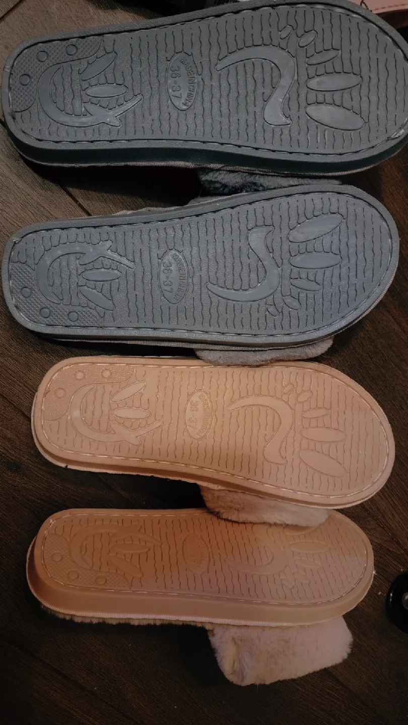 GG inspired Fuzzy Slippers image indicator(2)
