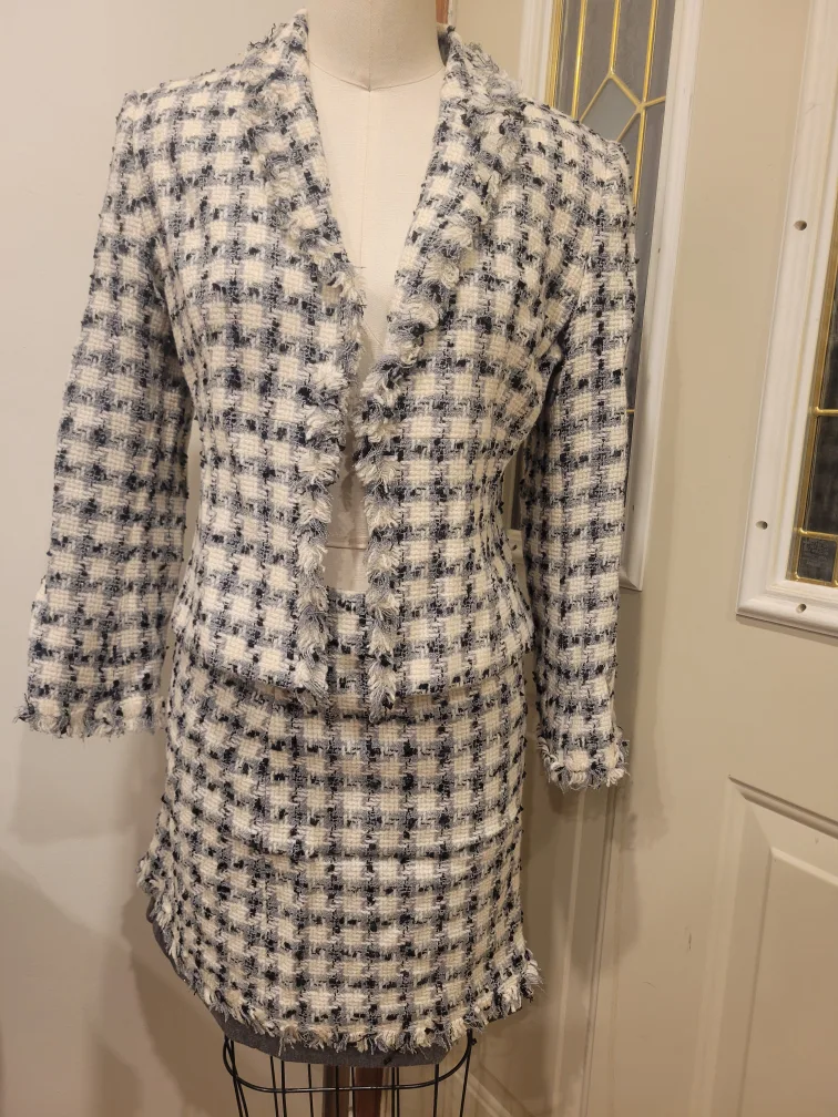 Women's 2 Piece Size 8 thumbnail
