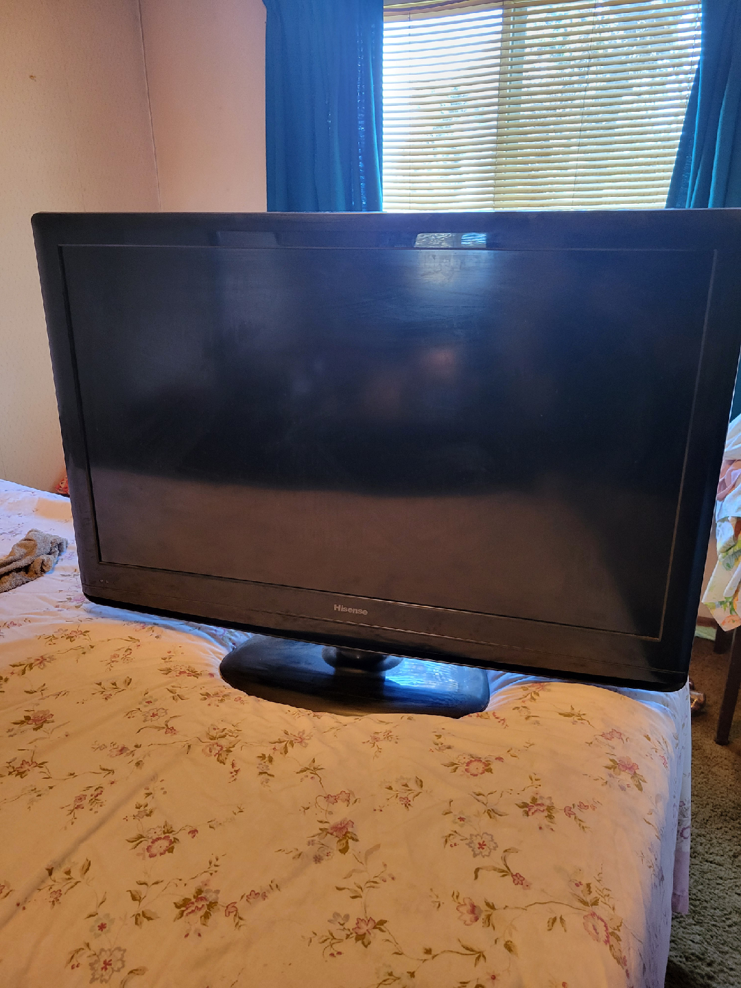 Hisense LCD TV Model LCD42V68PCA - photo 2