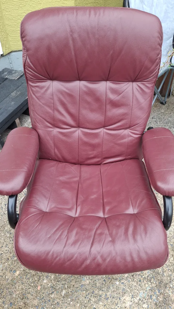 Burgundy Leather Executive Office Chair image indicator(2)