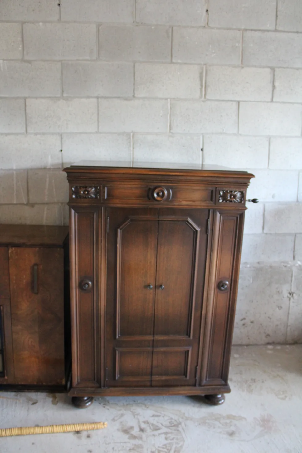 Orthophonic Victor Talking Machine Cabinet image indicator(2)