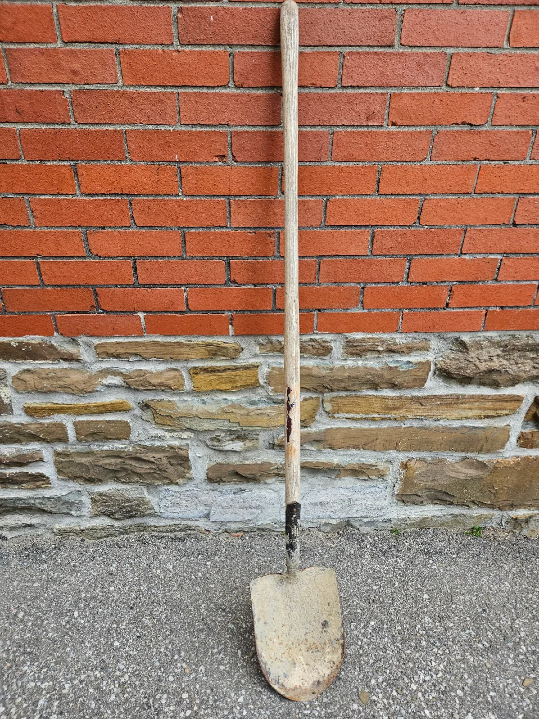 Used Shovel thumbnail
