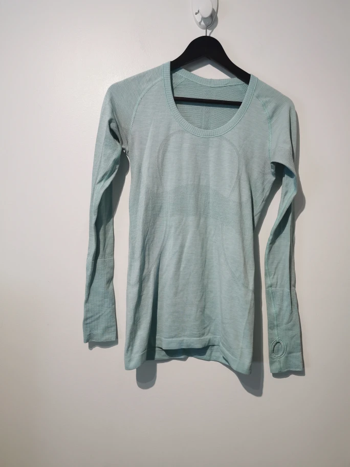 Lululemon small top - photo 2