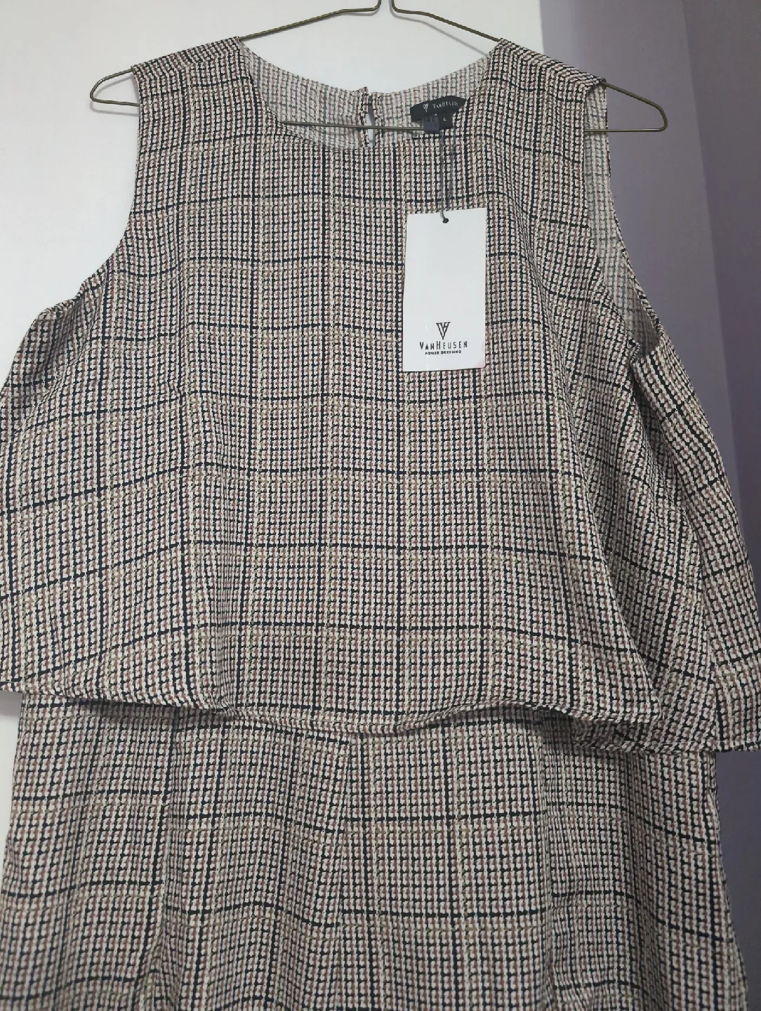 New Van Heusen Dress - Size L image indicator(3)