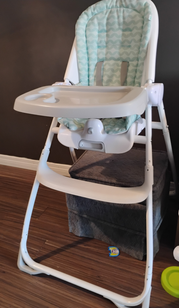Barely used EEUC Foldable Highchair - photo 2