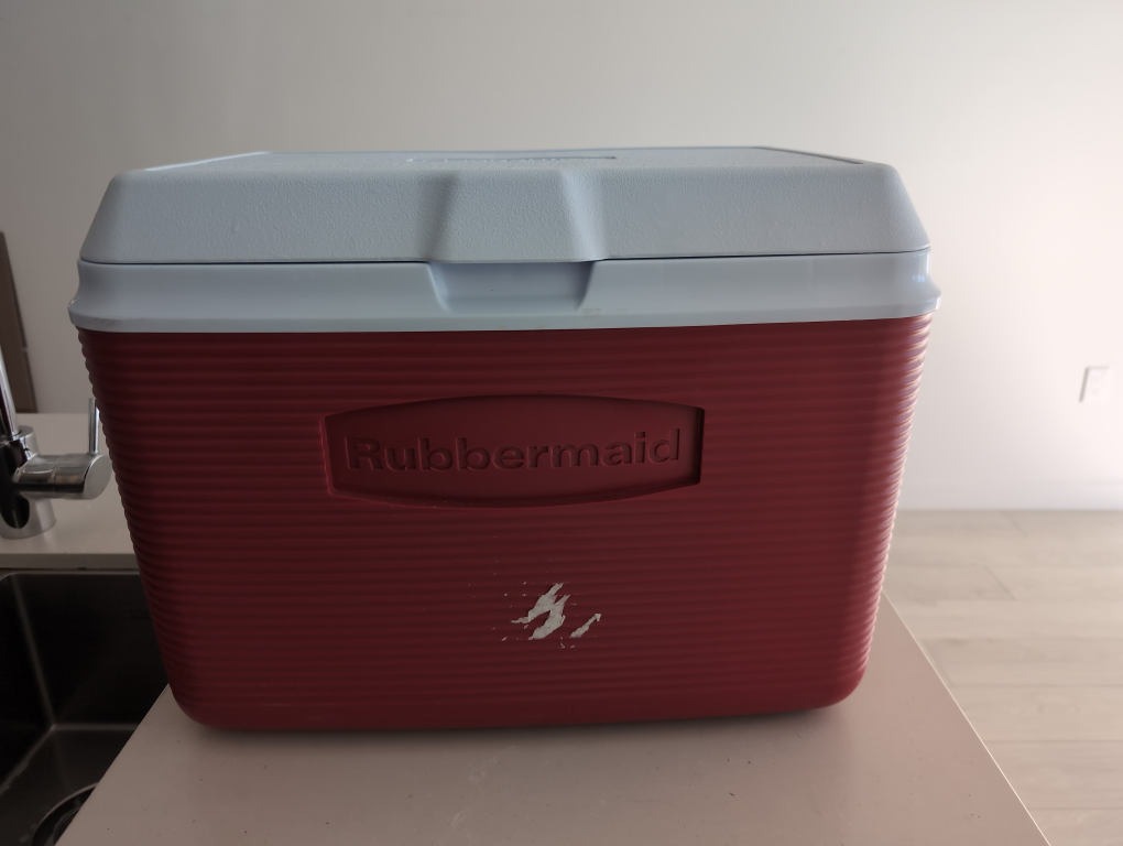 Rubbermaid Cooler