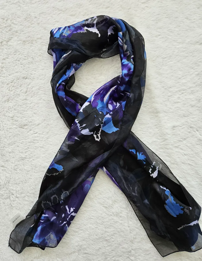 Assorted Women's Tank Tops & Scarf image indicator(9)