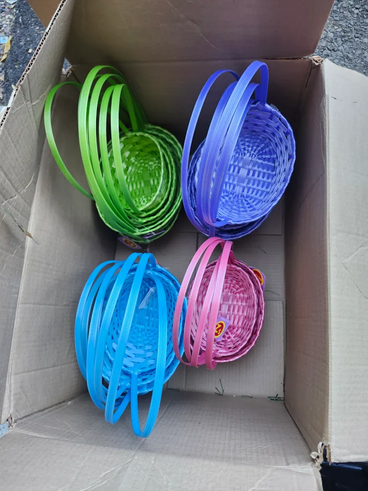 Easter Baskets & Decor Set image indicator(2)