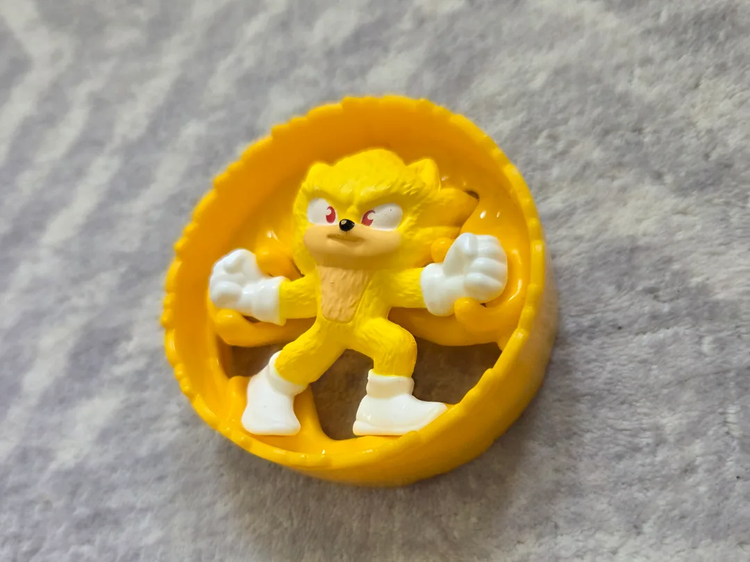 Super Sonic Toy Figure thumbnail