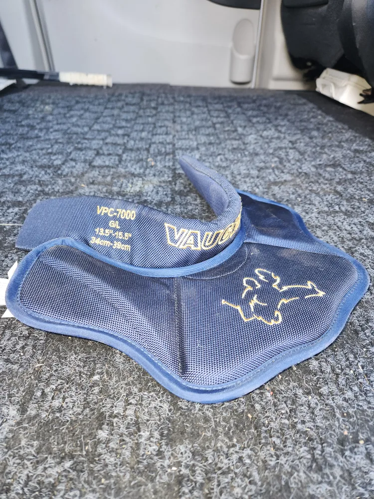 Vaughn VPC-7000 Hockey Neck Guard image indicator(4)