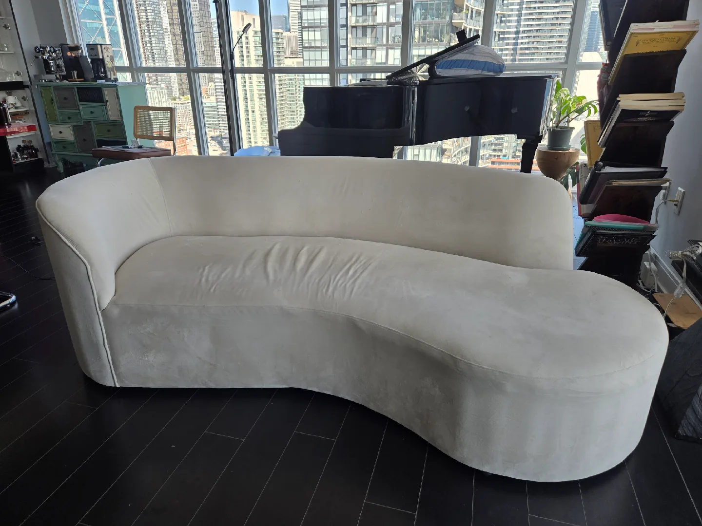 Curved White Sofa image indicator(2)