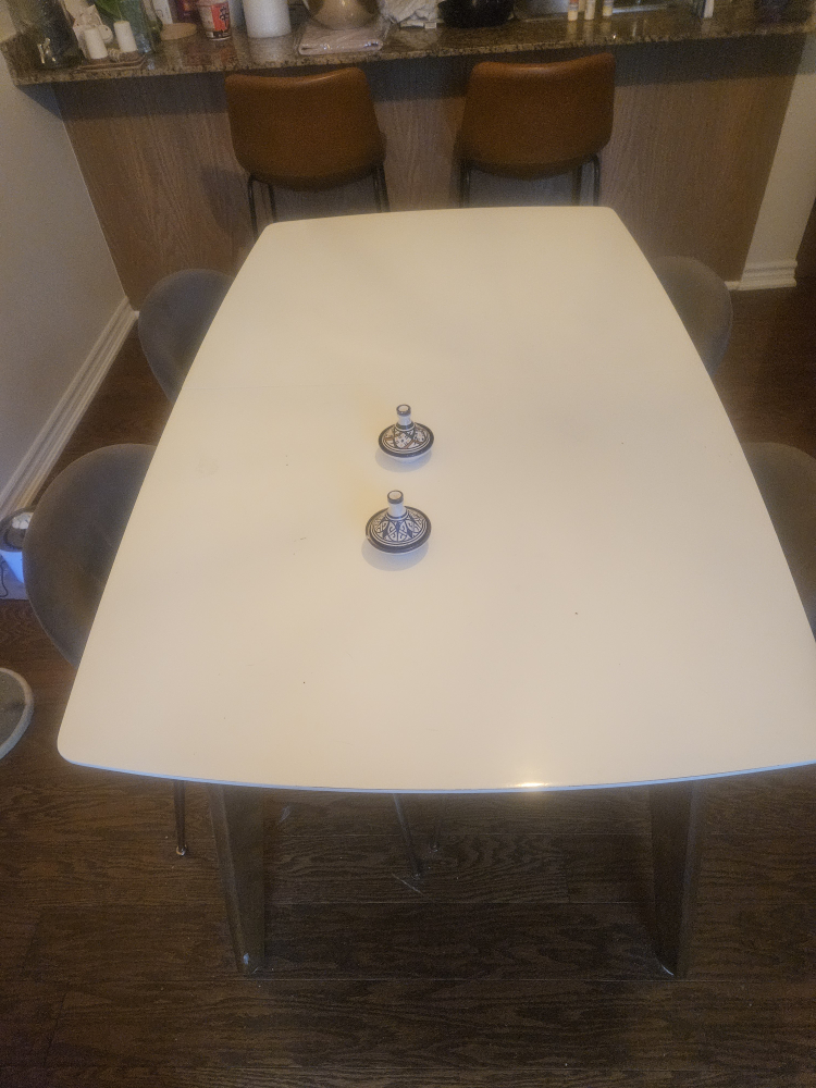 Extendable Dining Table with 4 Grey Chairs