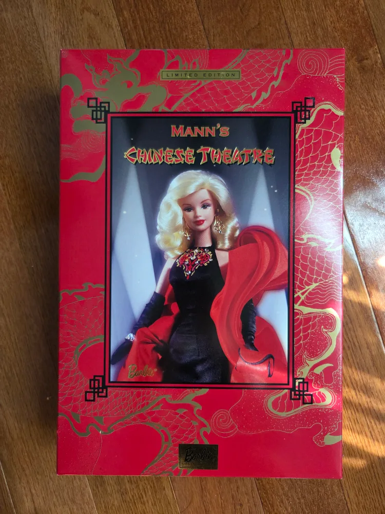 Collector Barbie Mann's Chinese Theatre (Limited Edition) NIB image indicator(2)