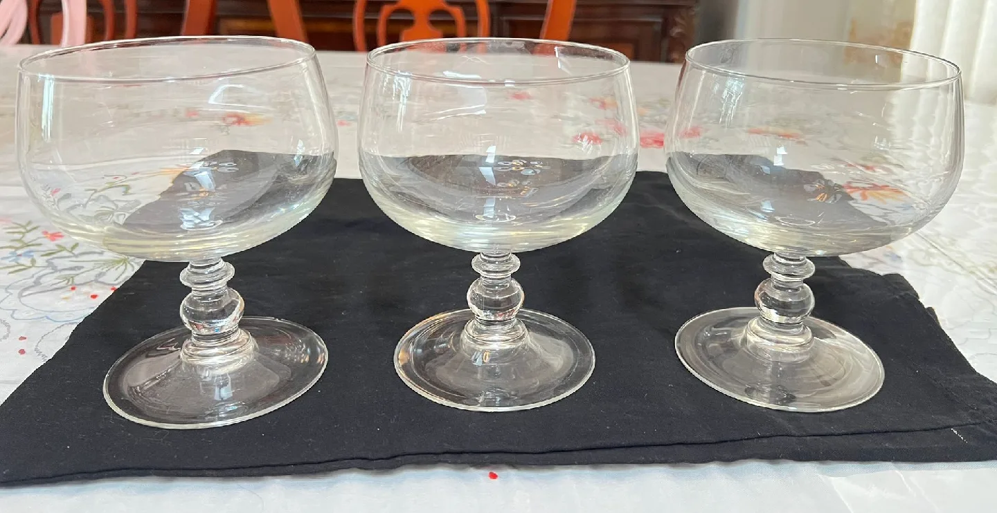 Set of 3 Vintage Wine Glasses image indicator(2)