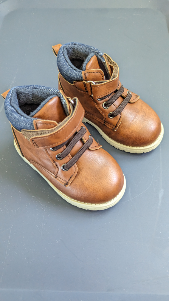 3 pair of Baby shoes size 5. - photo 4
