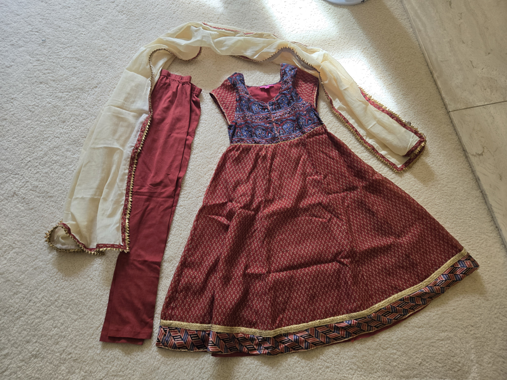 Girls' Salwar Kameez (Size 6-7)