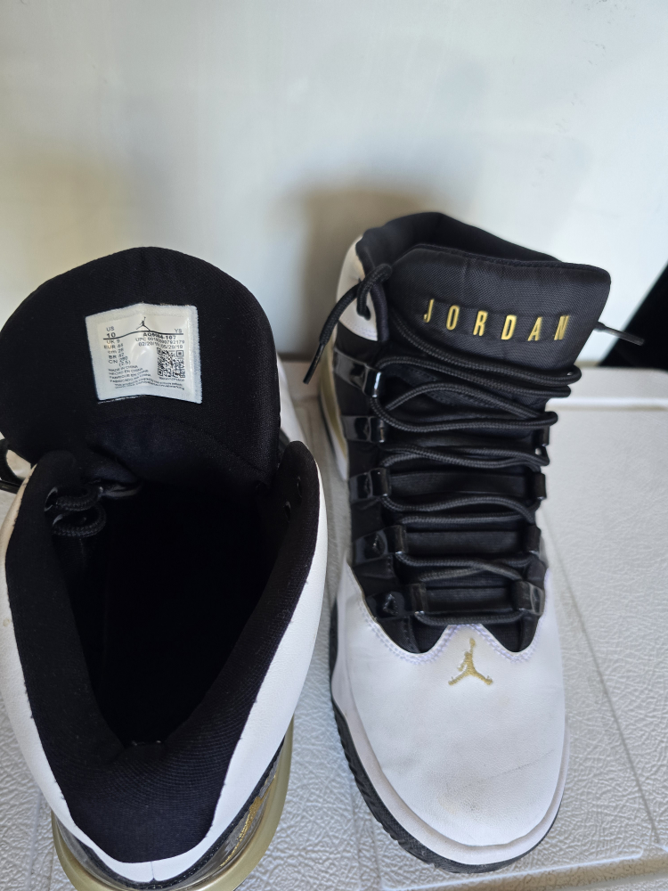 Jordan 11 CMFT Low White/Black Sneakers