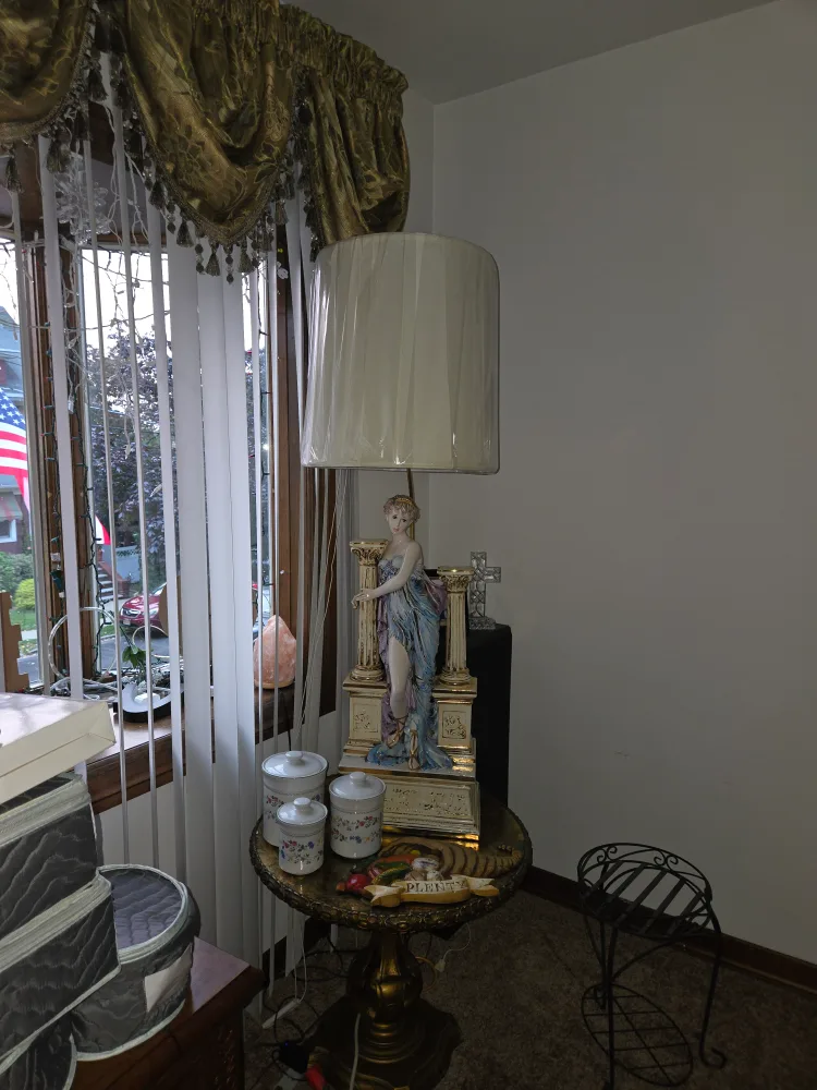 Vintage Lady Lamp image indicator(2)