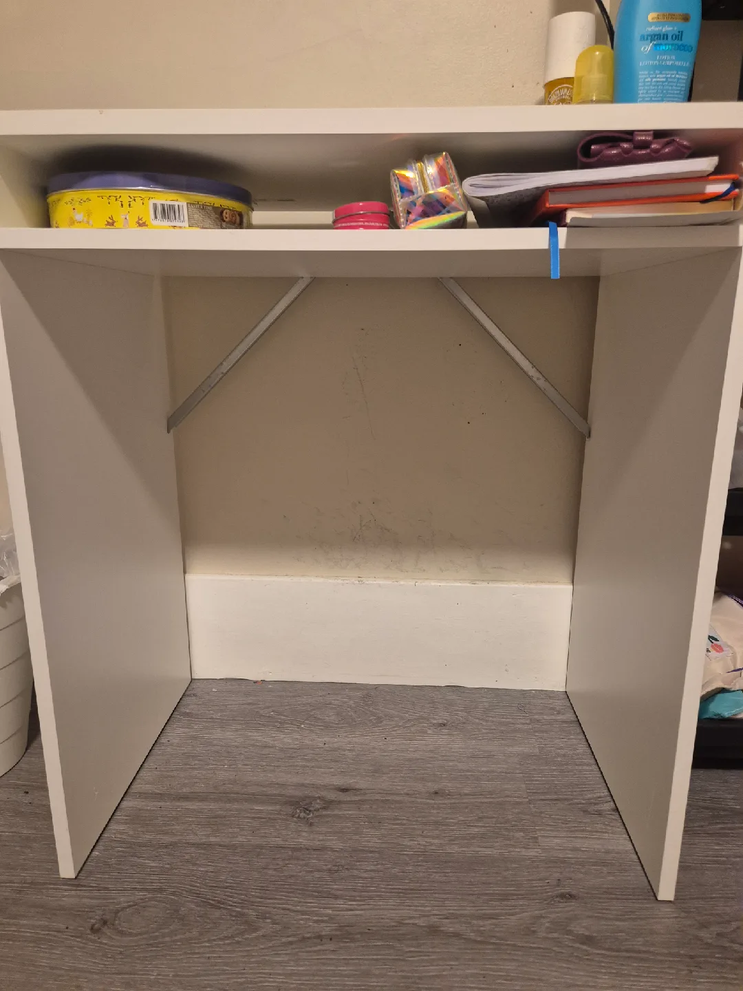 White Desk with Shelf image indicator(4)