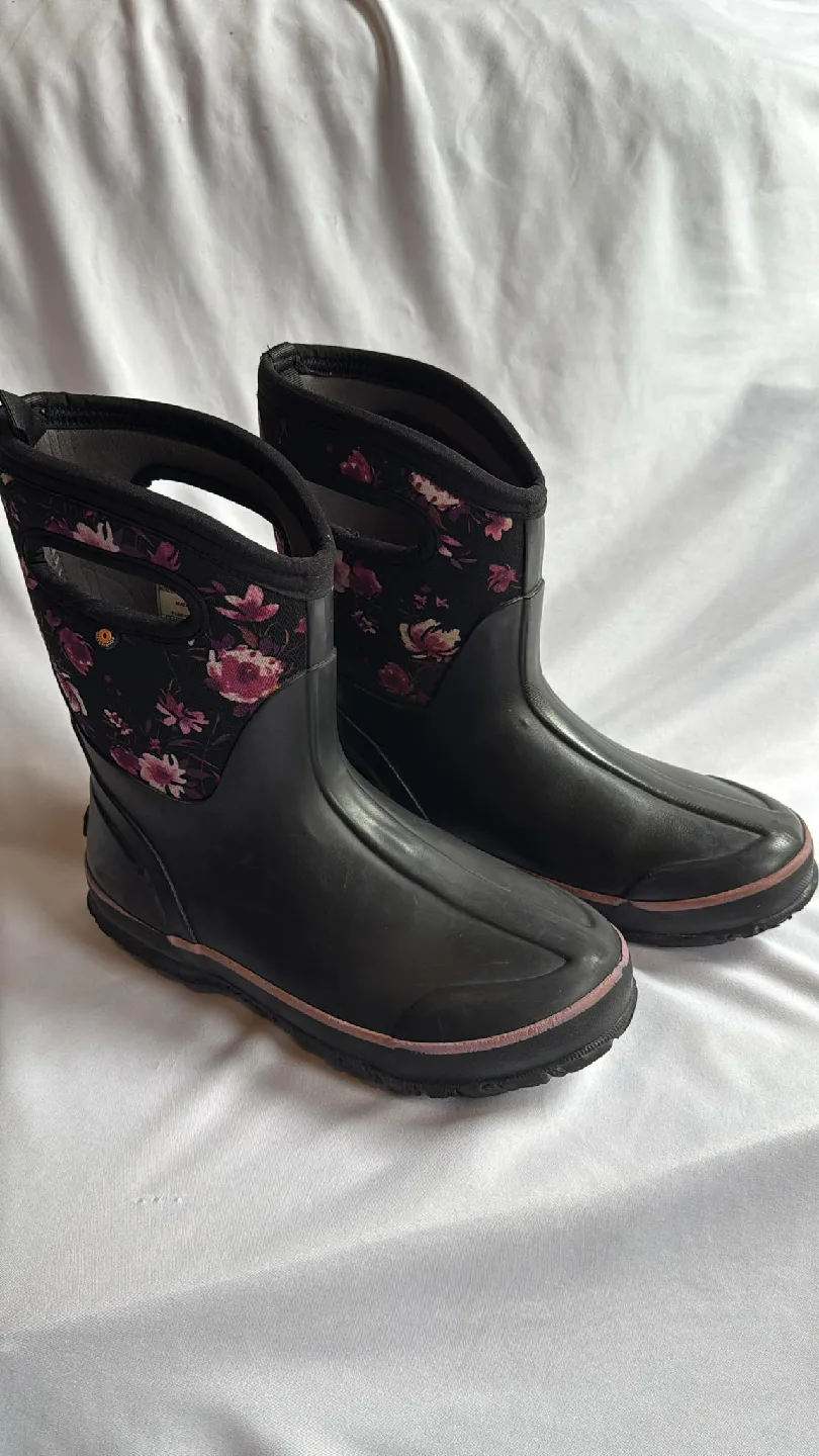 Ladies Bogs size 7 thumbnail