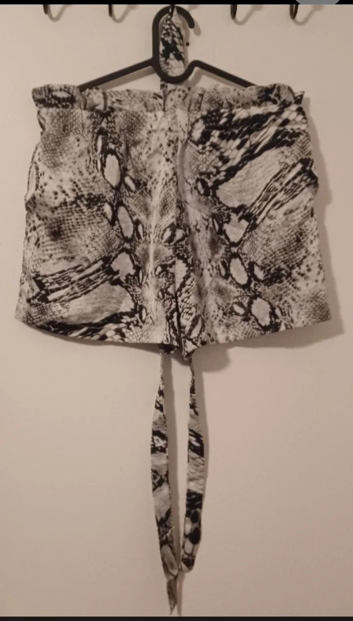 Snakeskin Print Tie Waist Shorts image indicator(2)