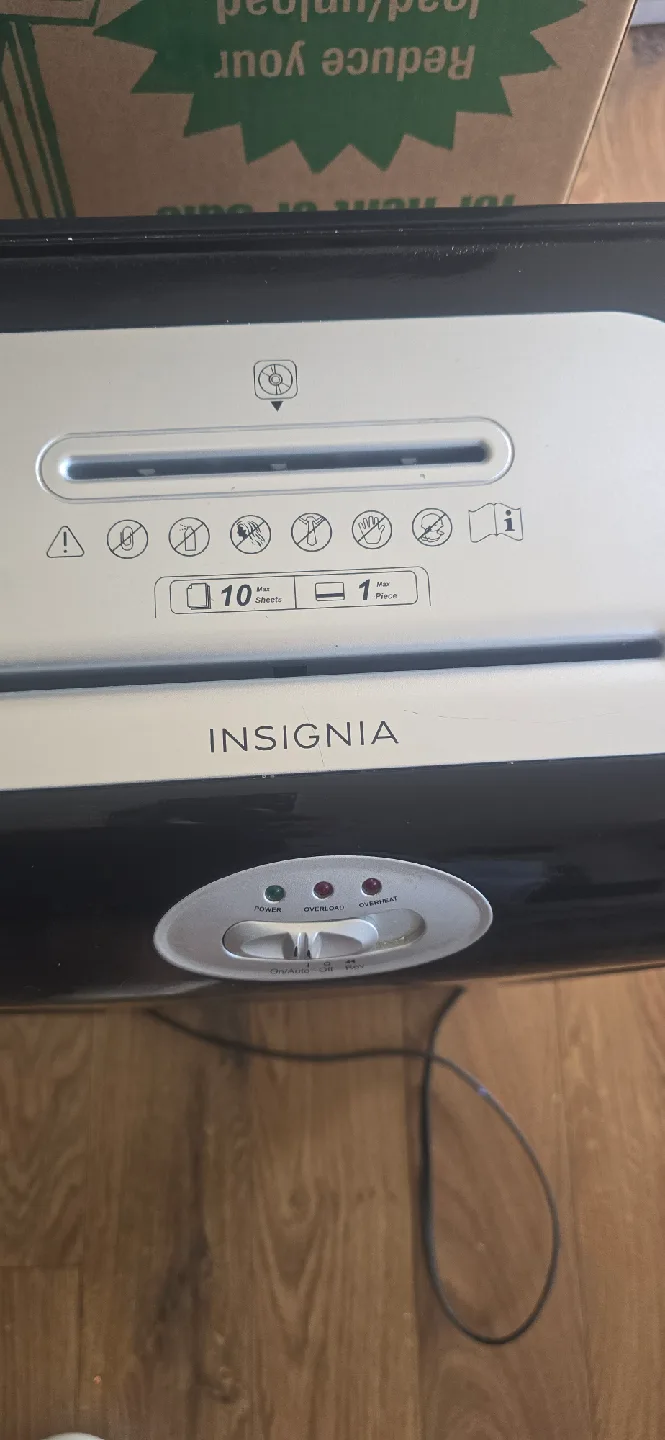 Insignia Paper Shredder - 10 Sheet Capacity thumbnail