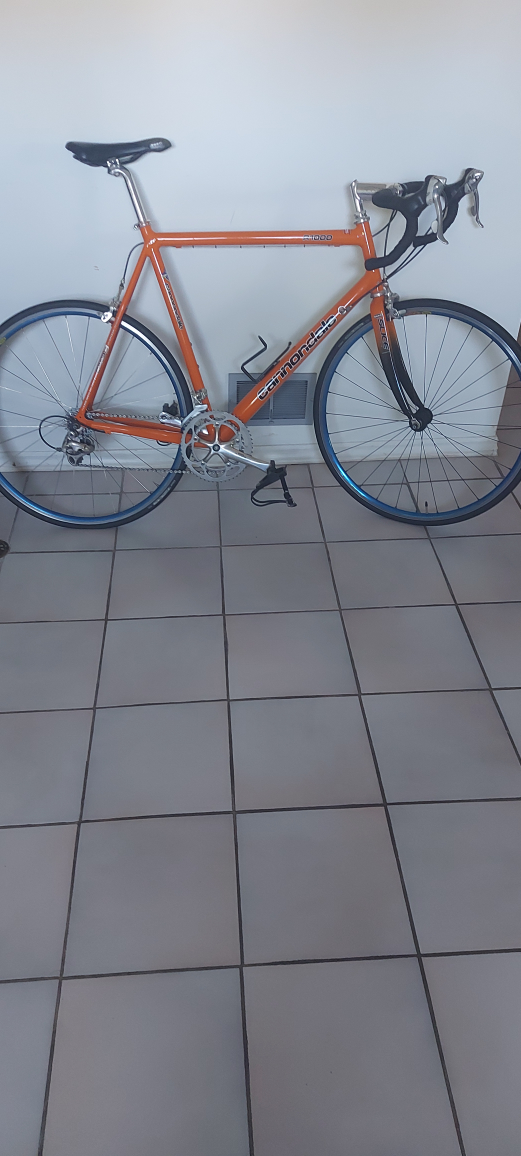 Cannondale R1000 Road Bike