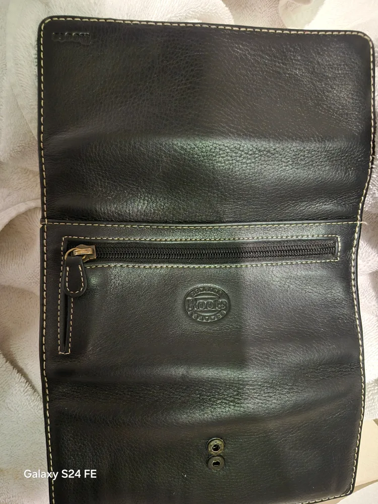Black large leather  Roots wallet image indicator(5)