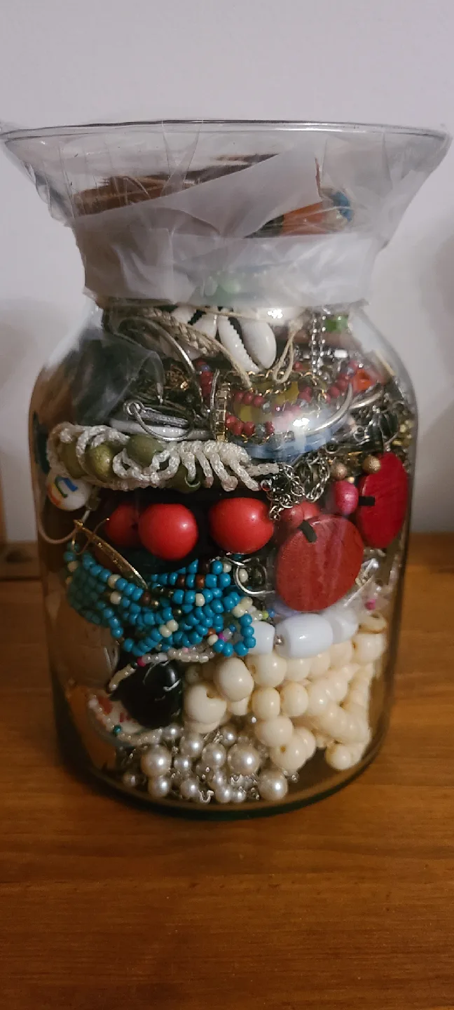 Jars of Jewellery image indicator(2)