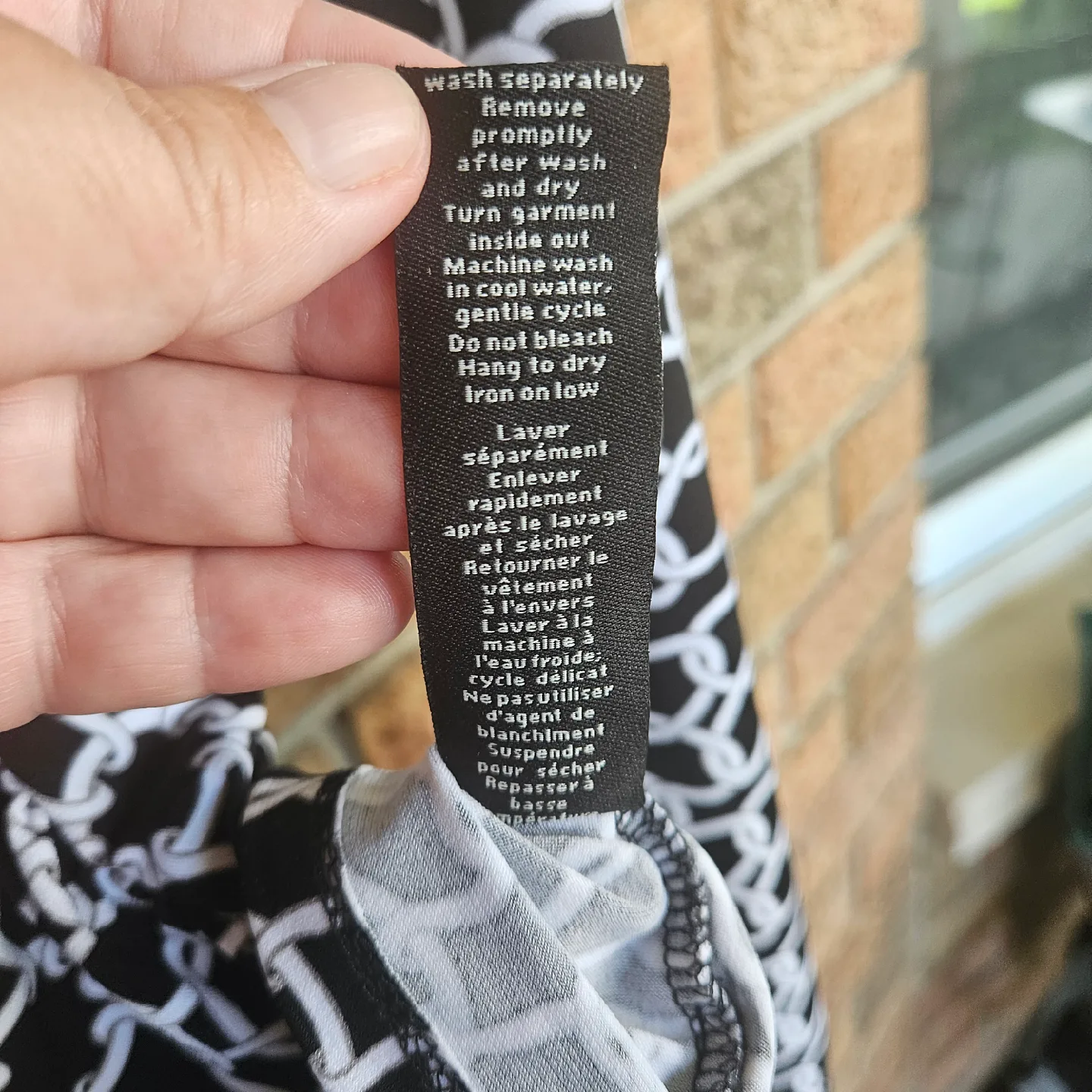 Jessica Woman's Long Sleeve Size M Geometric Wire Pattern image indicator(7)