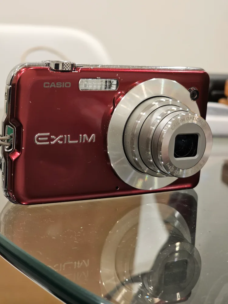 Casio Exilim Digital Camera - Red image indicator(2)