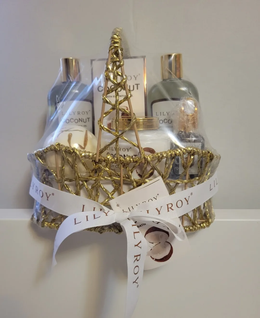 LilyRoy Coconut Bath Gift Set - New! image indicator(4)