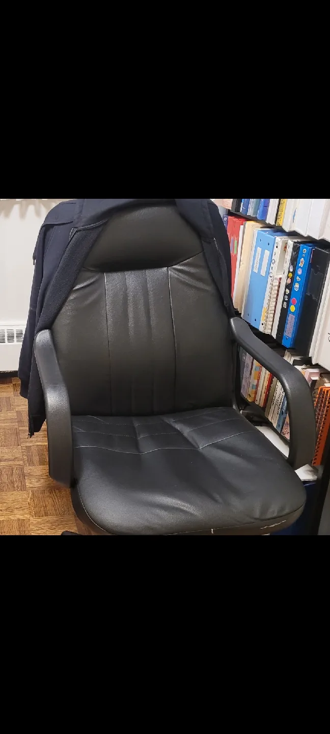 🥕Black Office Chair - has one issue please read thumbnail