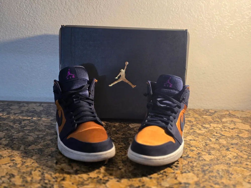 2019 Air Jordan 1 Mid SE Premium 'Stain Gold thumbnail